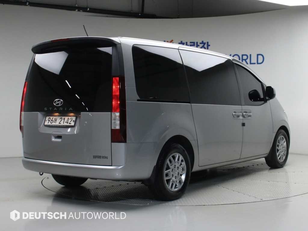 HYUNDAI Staria - Vista 2