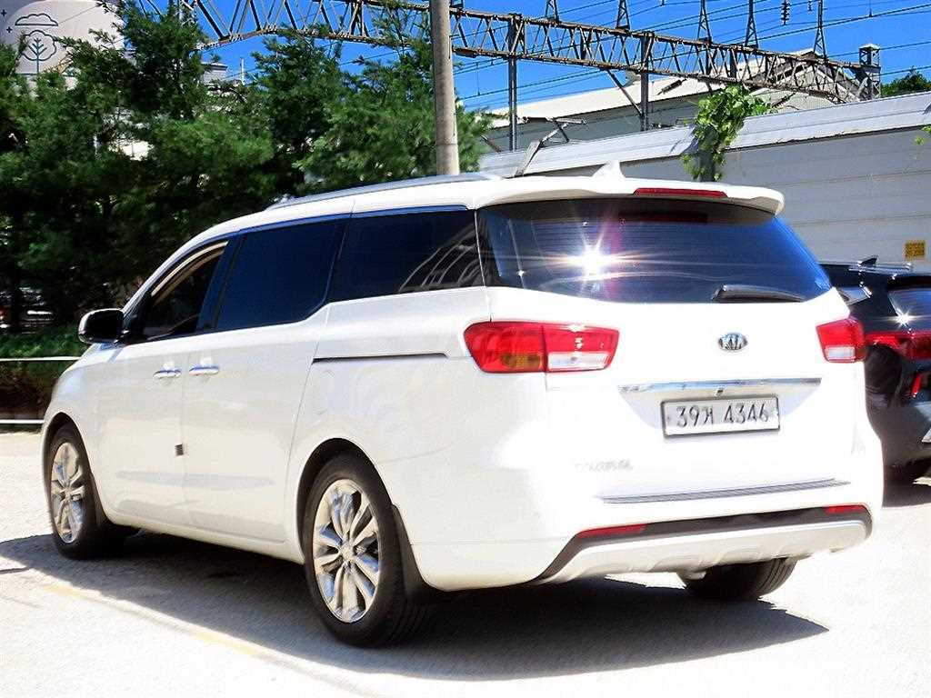 KIA Carnival - Vista 3