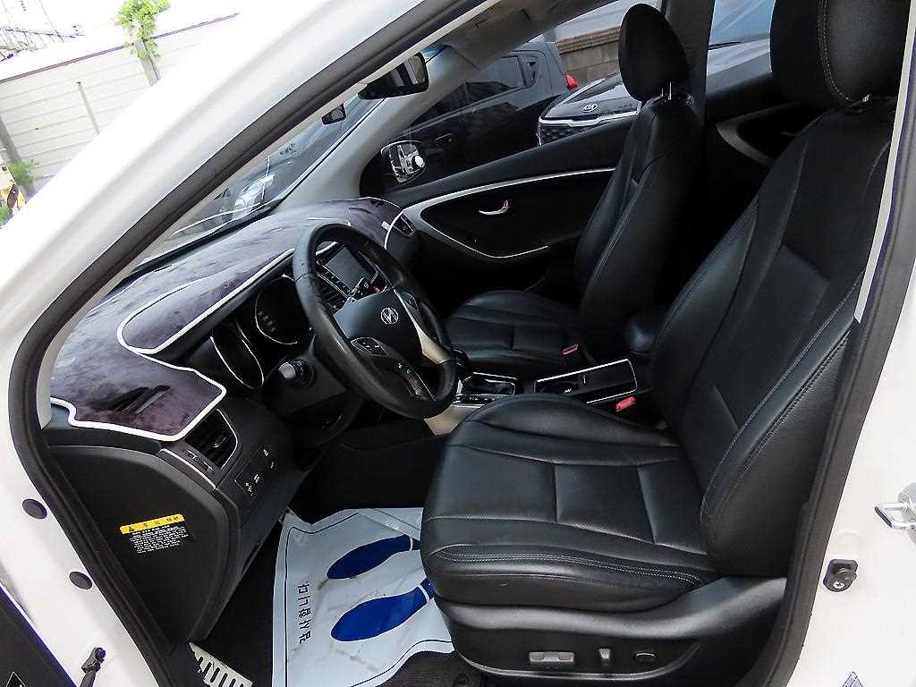 HYUNDAI i30 - Vista 5