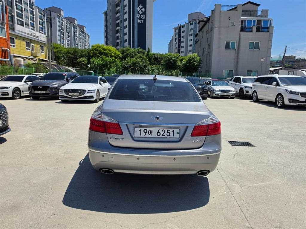 HYUNDAI Genesis - Vista 2