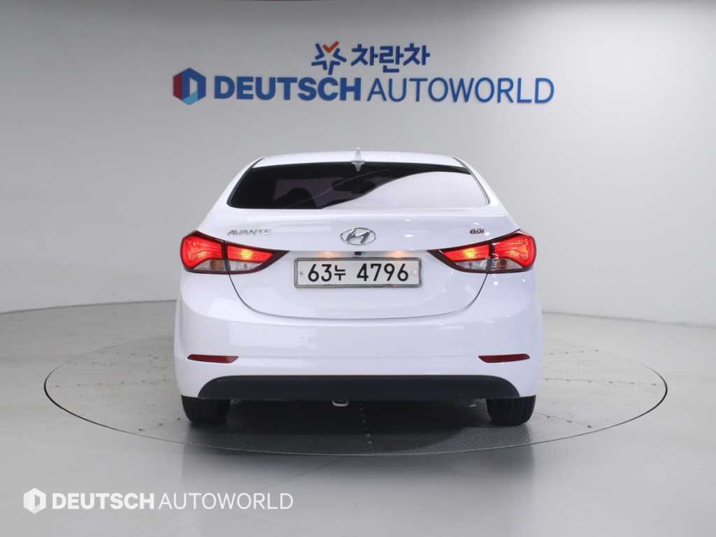 HYUNDAI Avante - Vista 4