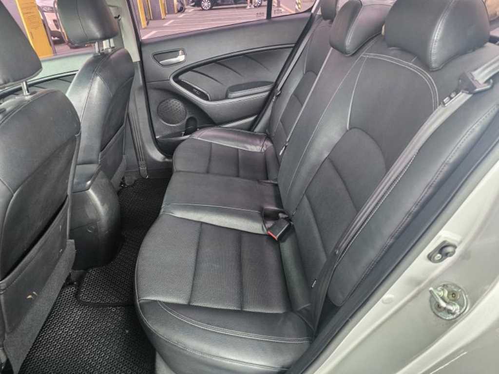KIA K3 - Vista 8