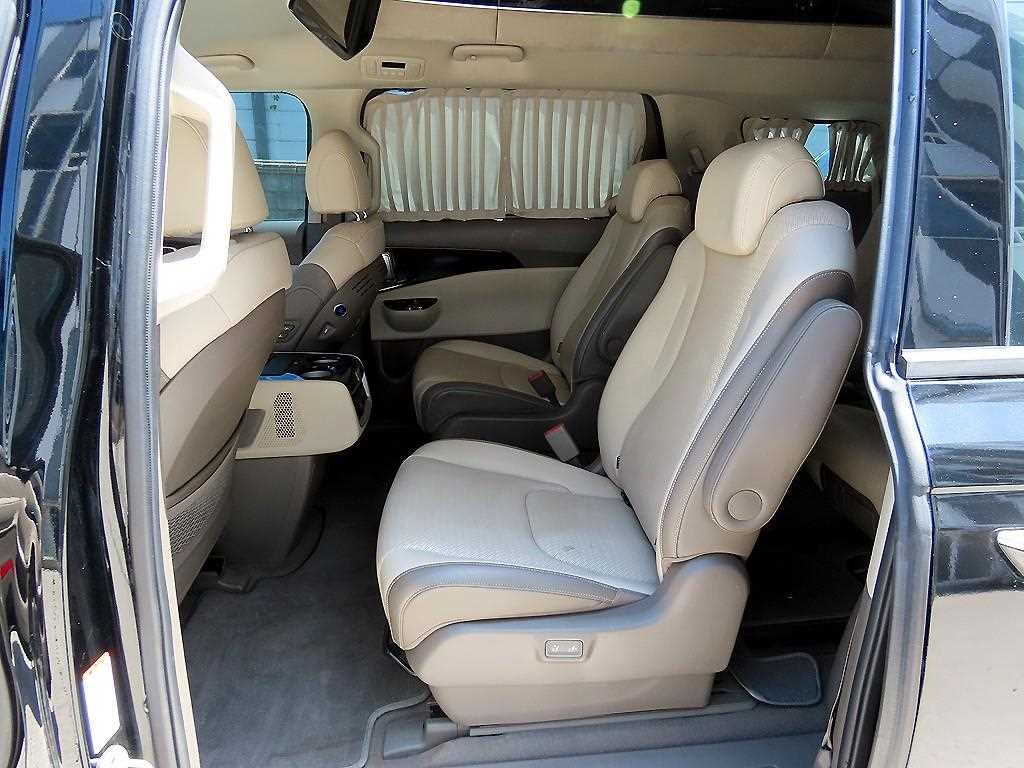KIA Carnival - Vista 6