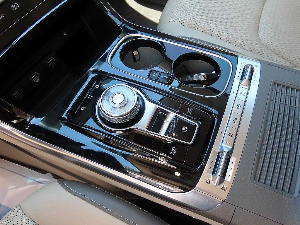 KIA Carnival - Vista 11