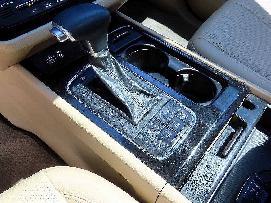 KIA Carnival - Vista 11