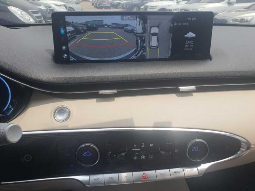 Genesis GV70 - Vista 11