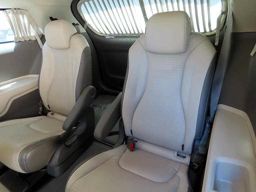 KIA Carnival - Vista 7