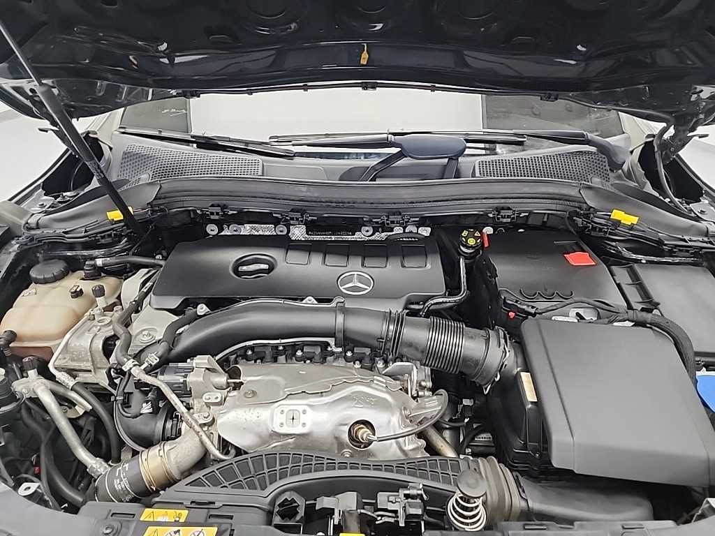 Mercedes Benz GLA Class - Vista 5