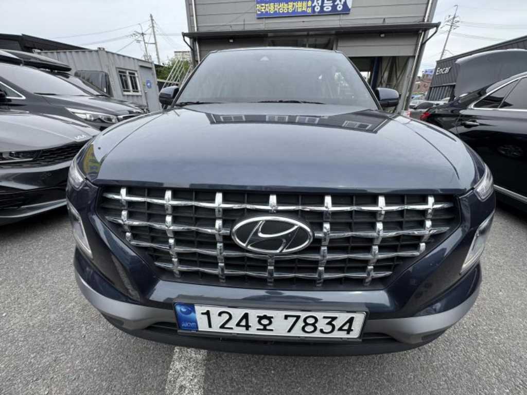 HYUNDAI Venue