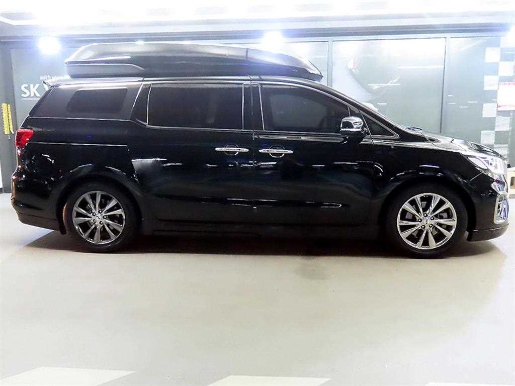 KIA Carnival - Vista 3