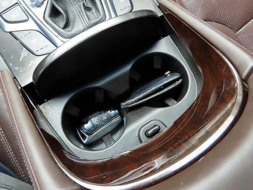 HYUNDAI Grandeur - Vista 12