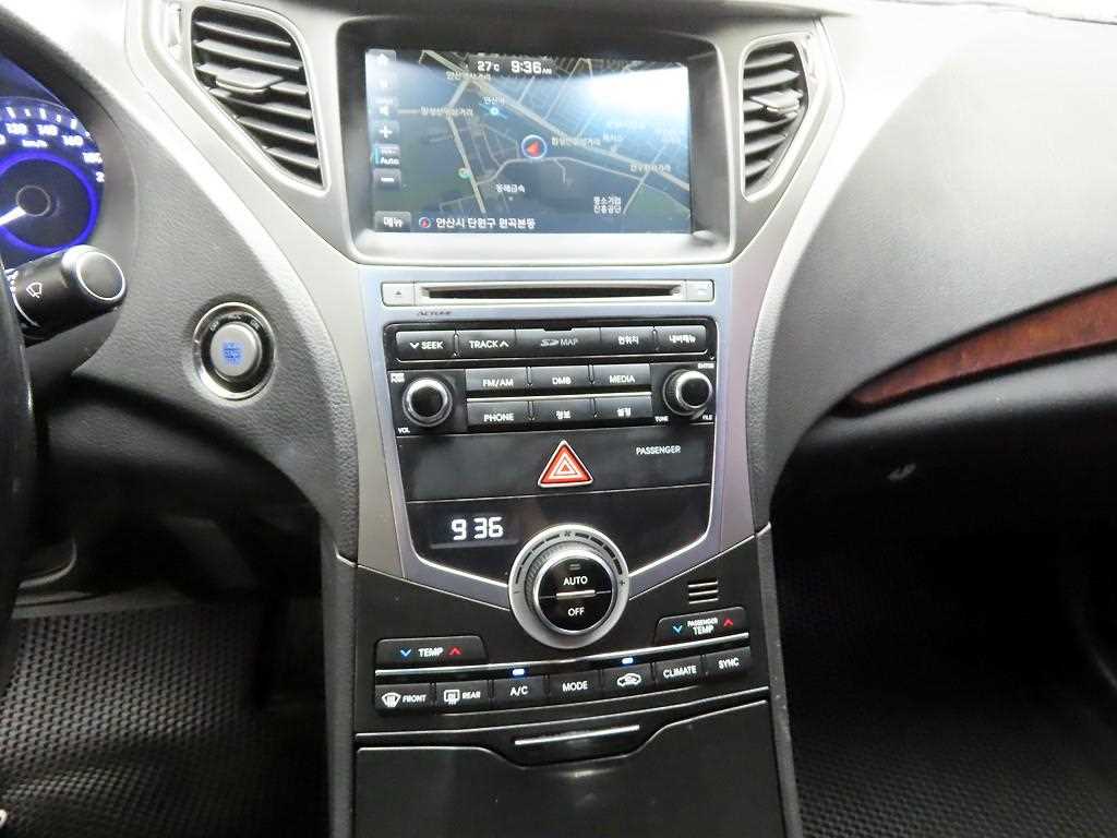 HYUNDAI Grandeur - Vista 10