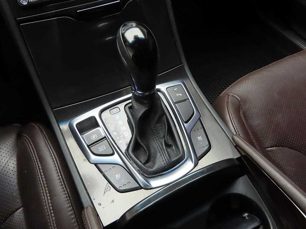 HYUNDAI Grandeur - Vista 11