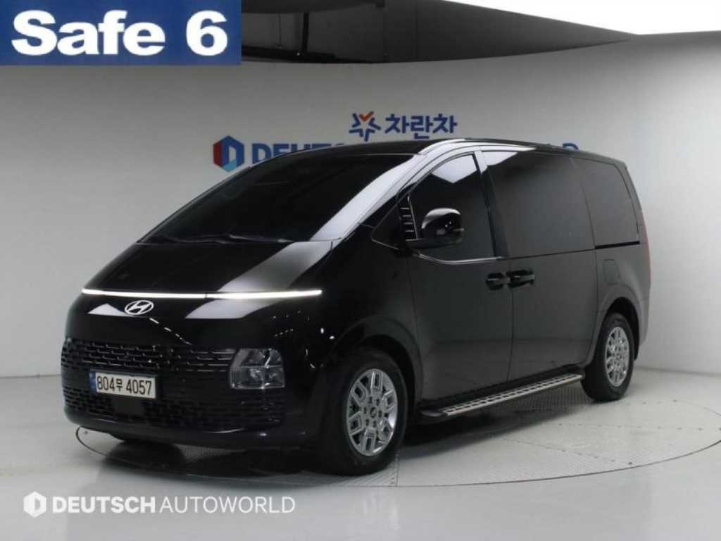 HYUNDAI Staria
