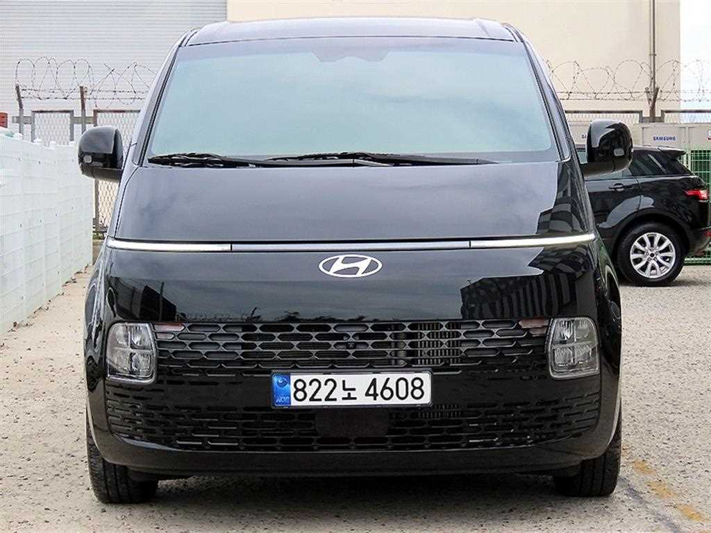 HYUNDAI Staria
