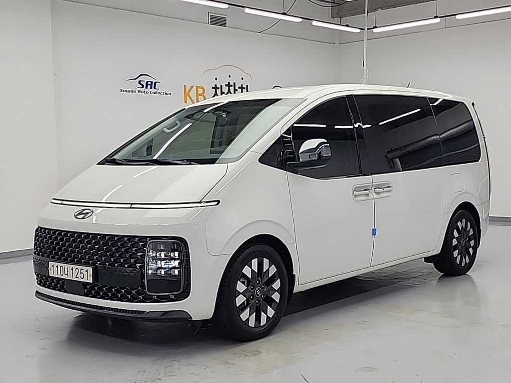 HYUNDAI Staria