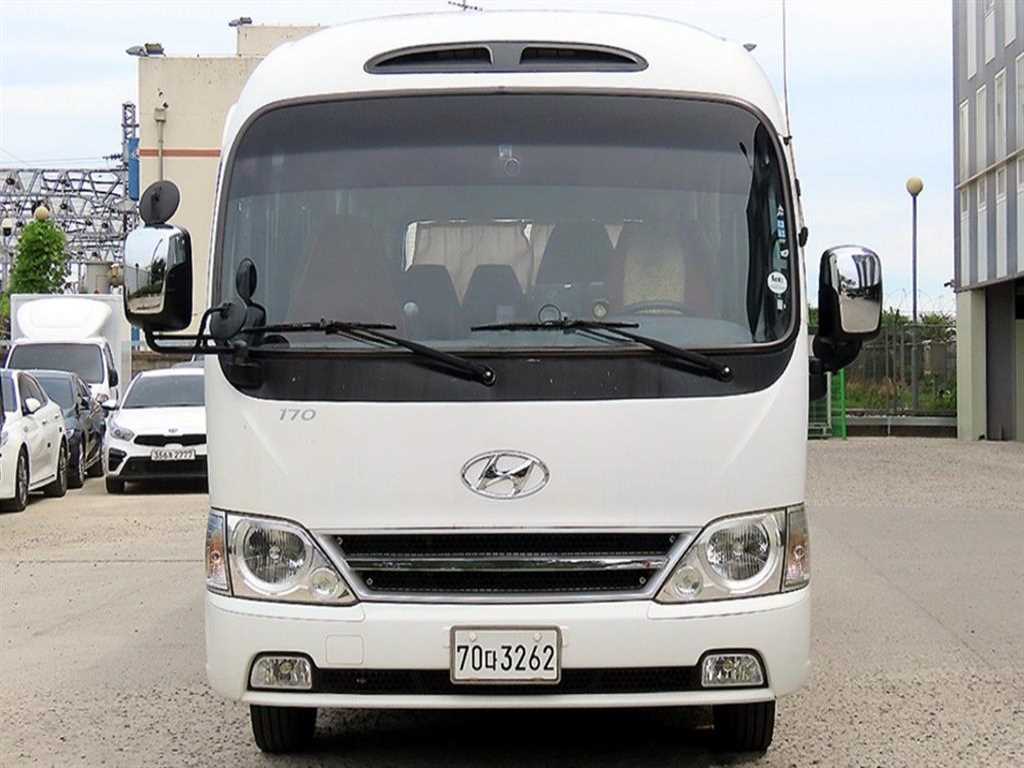 medium and large bus Hyundai bus