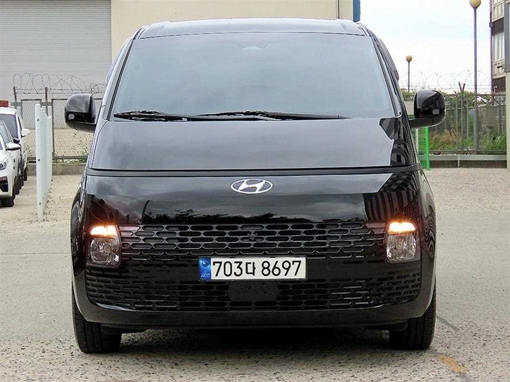 HYUNDAI Staria 2023 — Zona Franca Iquique
