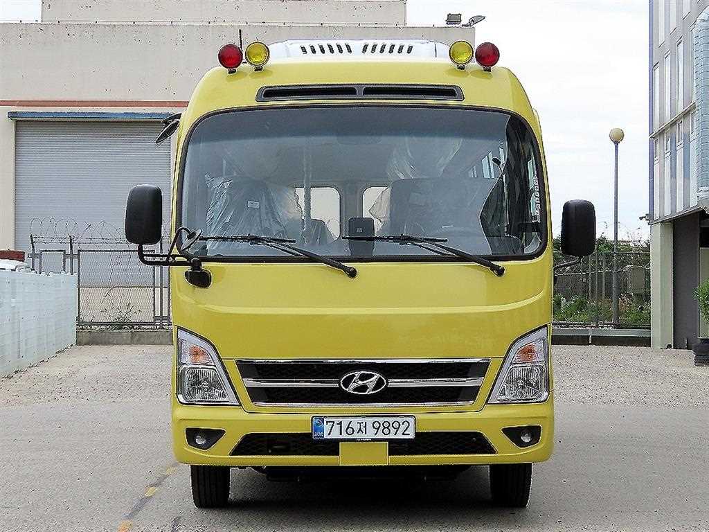 medium and large bus Hyundai bus