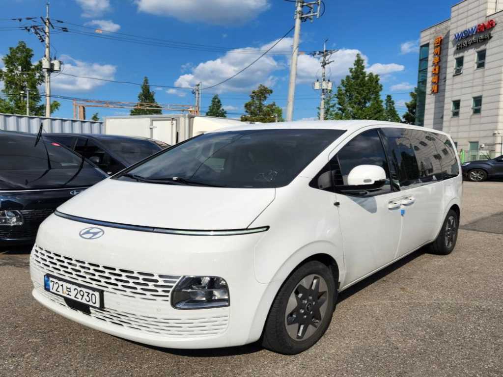 HYUNDAI Staria 2024 — Zona Franca Iquique