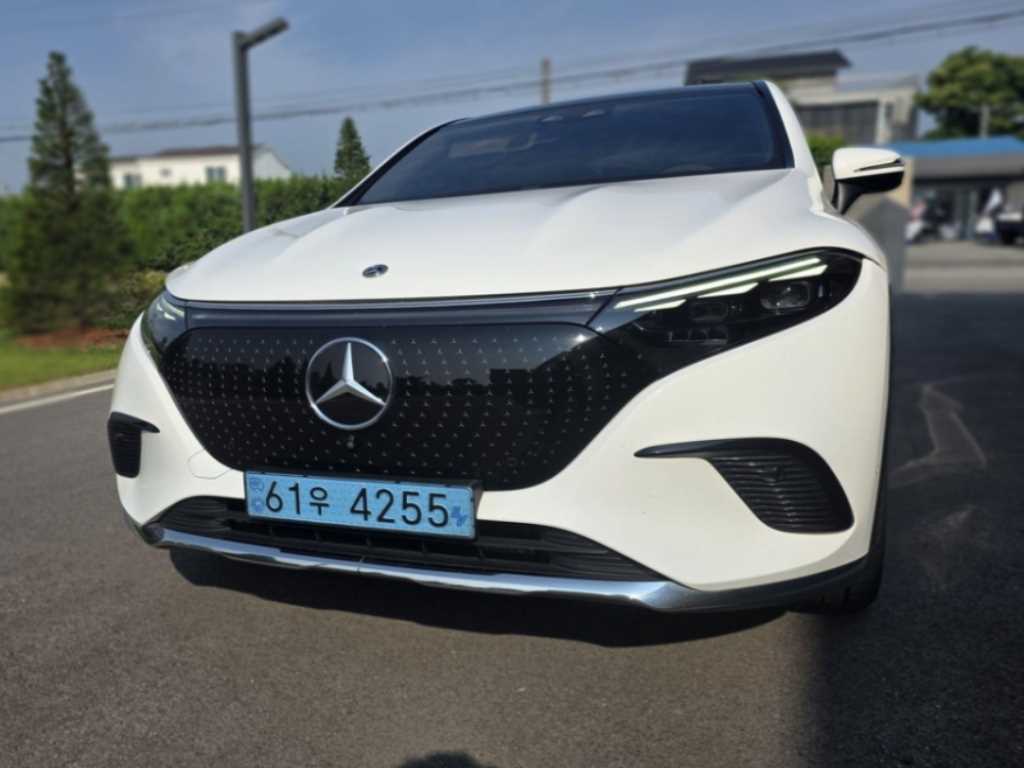 Mercedes Benz EQS