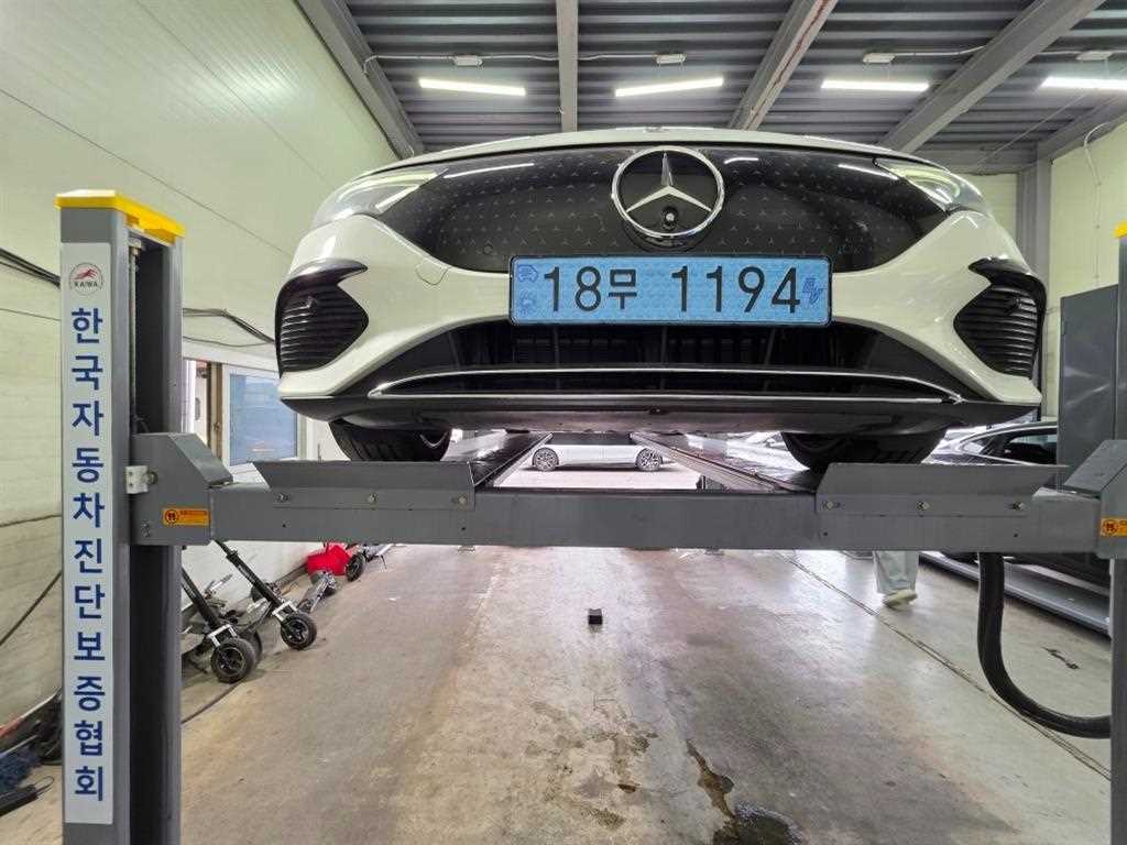 Mercedes Benz EQE