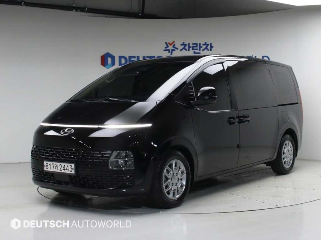 HYUNDAI Staria