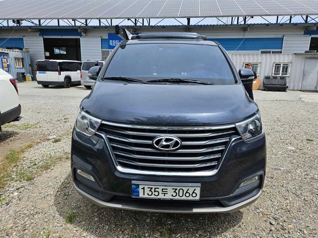 HYUNDAI Starex 2018 — Zona Franca Iquique