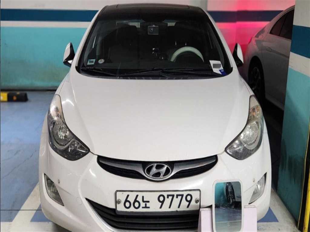HYUNDAI Avante 2012 — Zona Franca Iquique