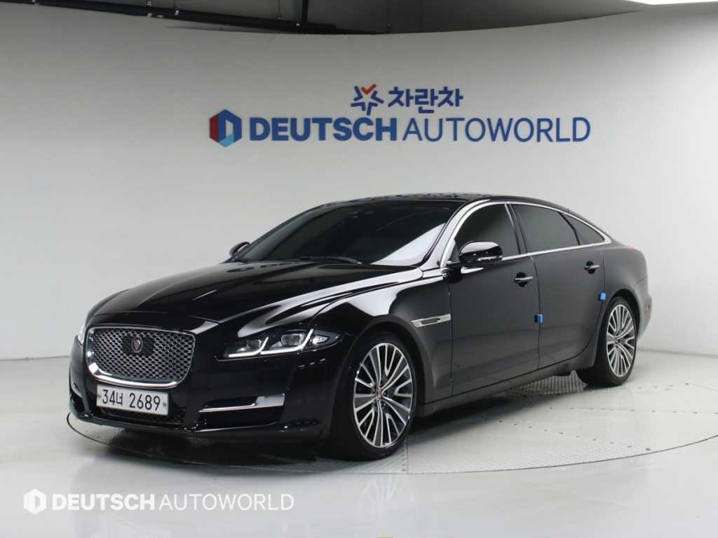 Jaguar XJ