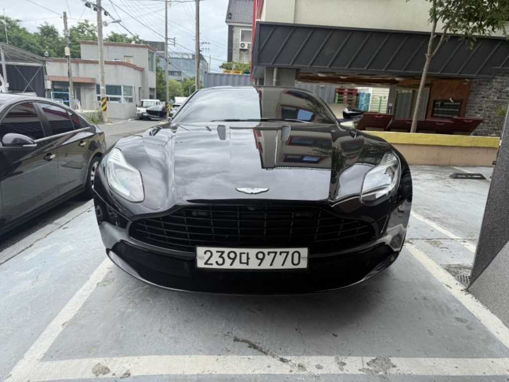 Aston Martin DB