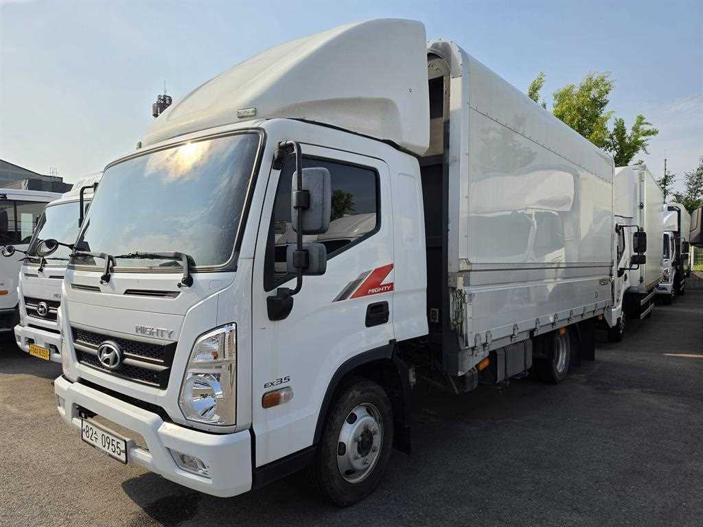 medium and large cargo truck