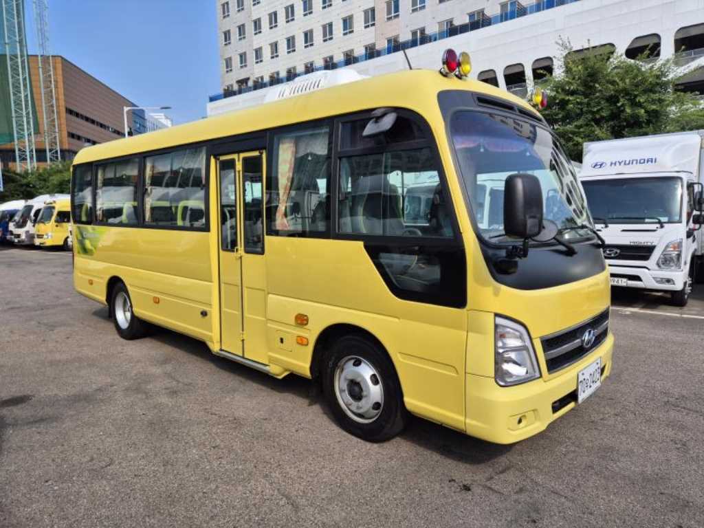 medium and large bus Hyundai bus