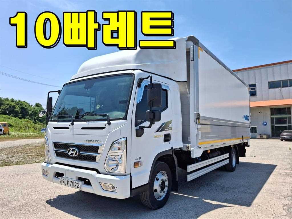 medium and large cargo truck