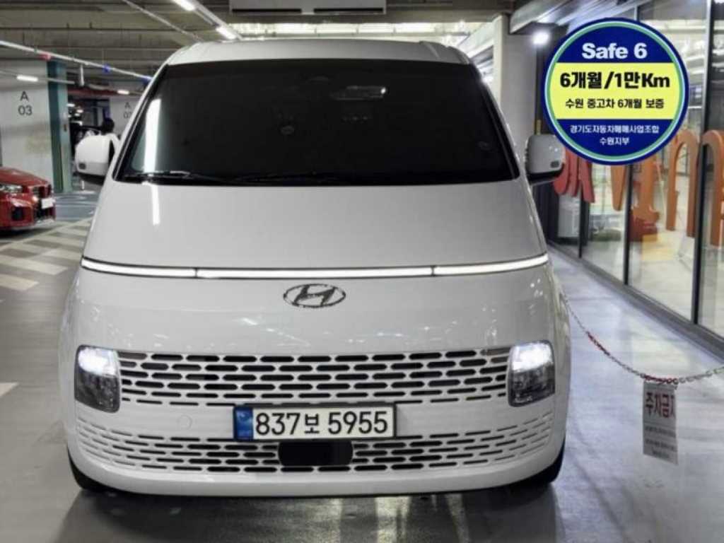 HYUNDAI Staria