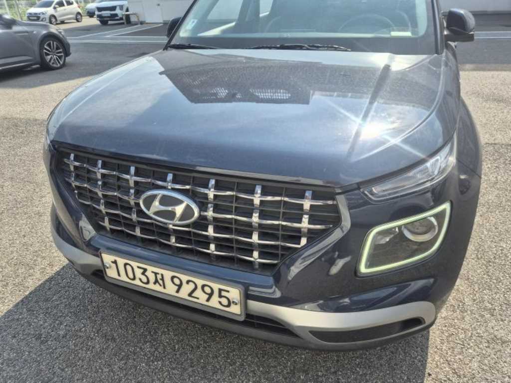 HYUNDAI Venue