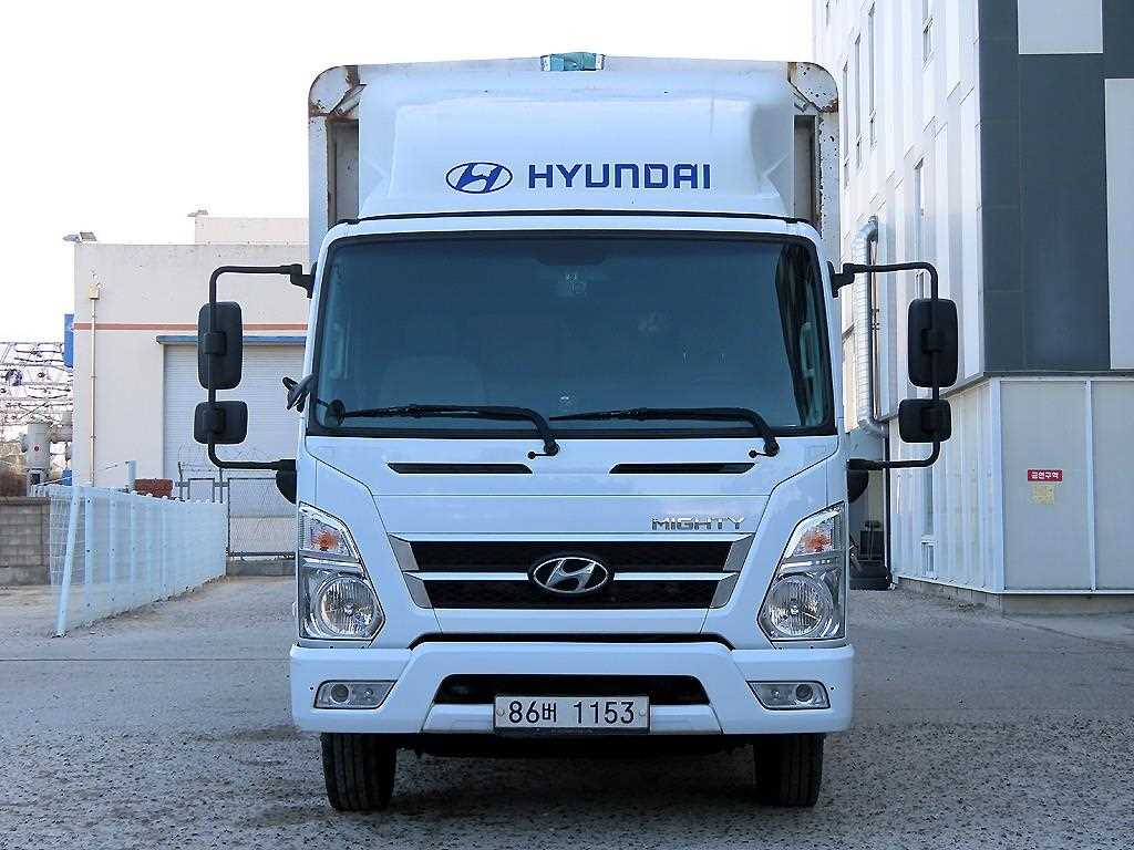 medium and large cargo truck