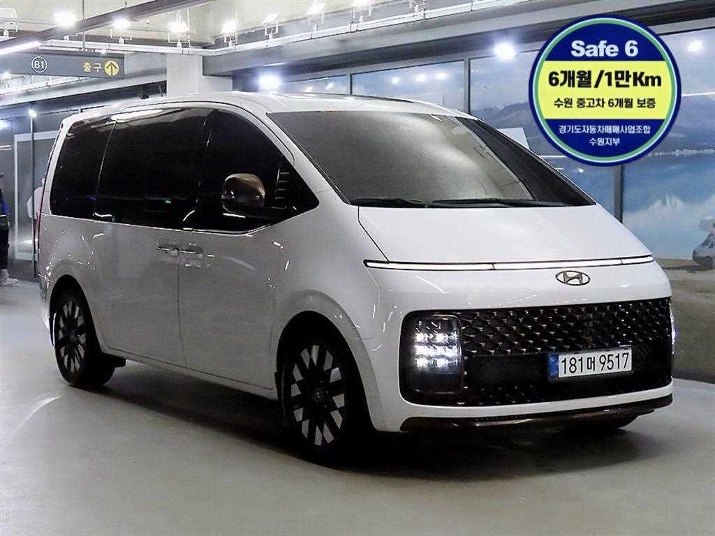 HYUNDAI Staria