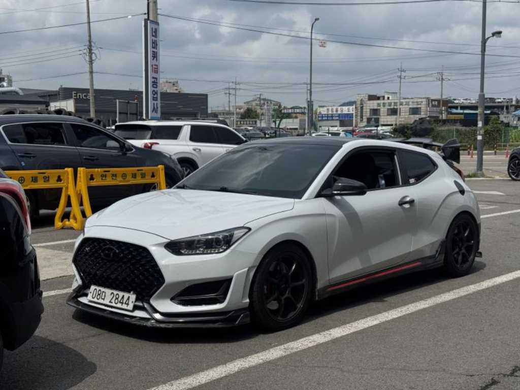 HYUNDAI Veloster