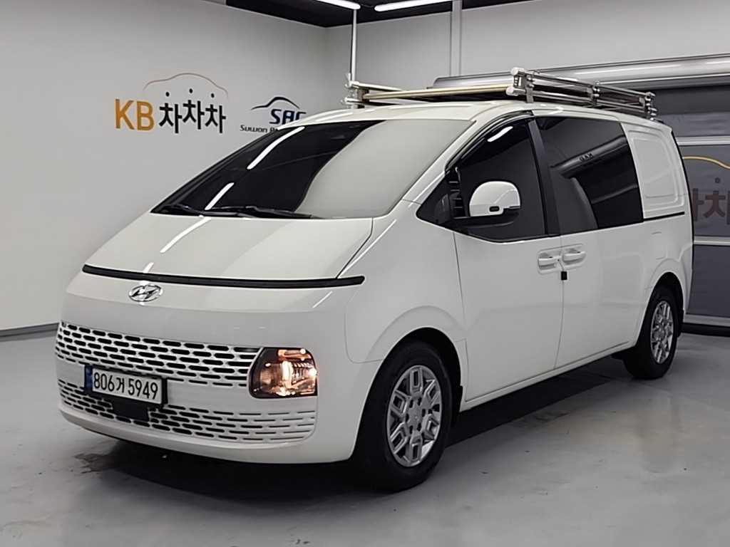 HYUNDAI Staria 2022 — Zona Franca Iquique