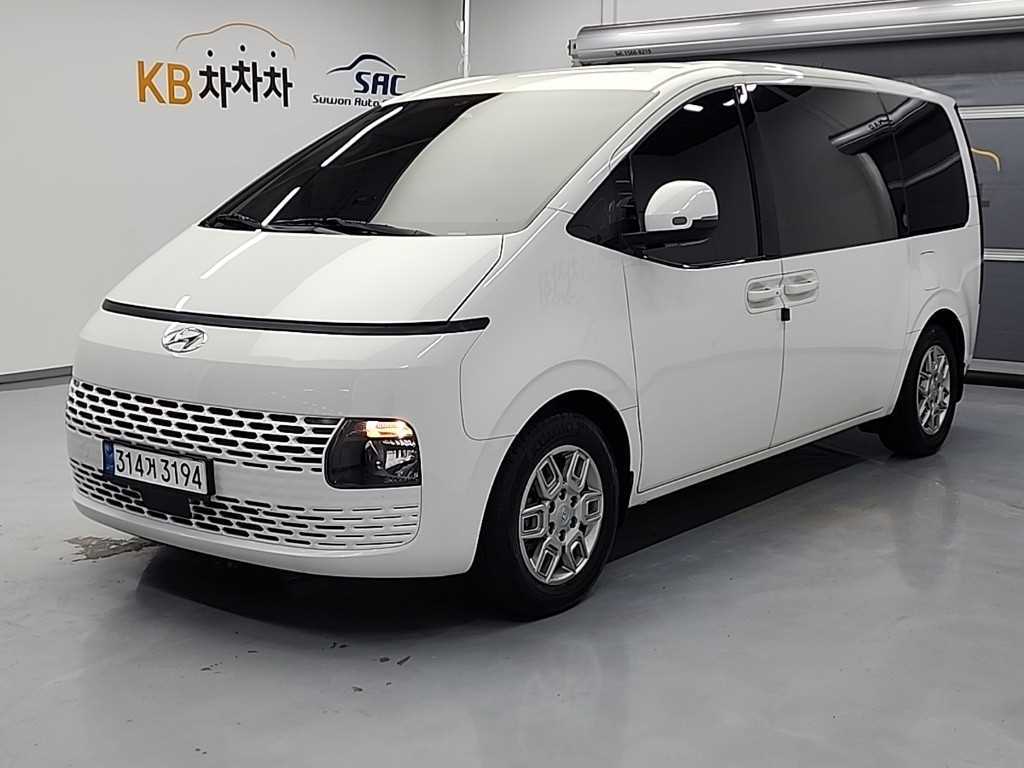 HYUNDAI Staria 2023 — Zona Franca Iquique