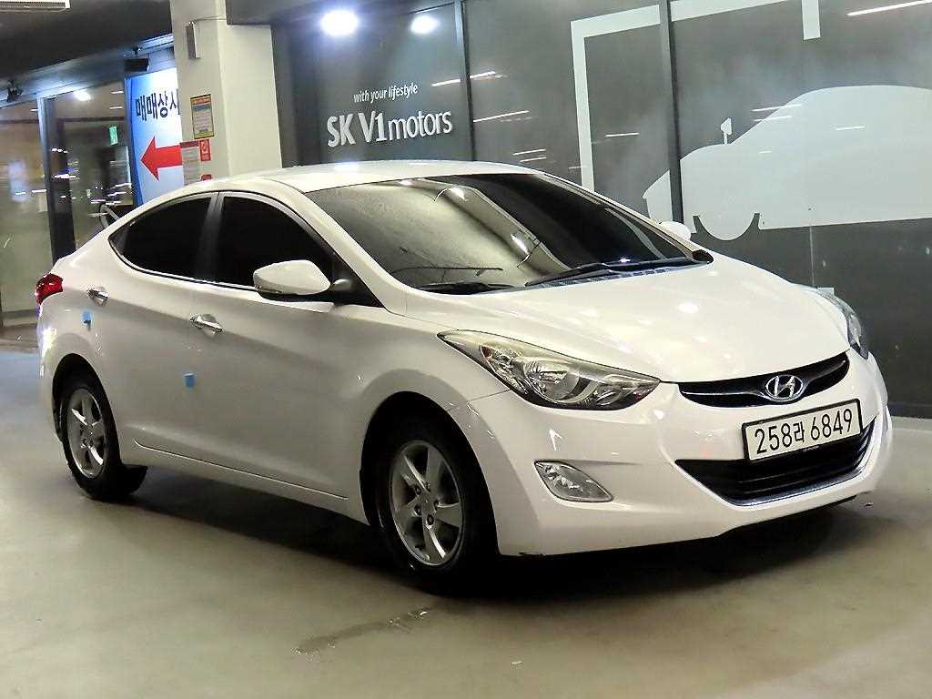 HYUNDAI Avante 2013 — Zona Franca Iquique