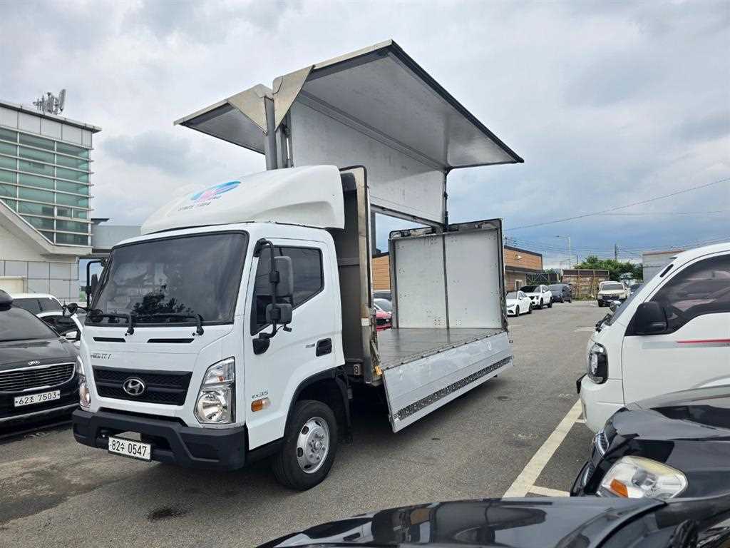 medium and large cargo truck