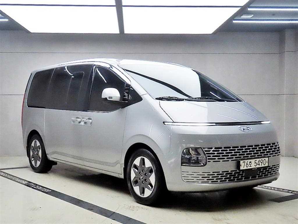 HYUNDAI Staria