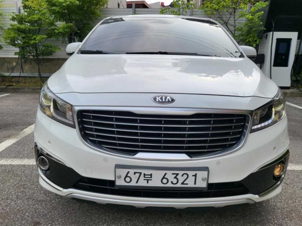 KIA Carnival 2015 — Zona Franca Iquique