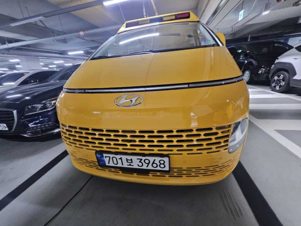 HYUNDAI Staria 2022 — Zona Franca Iquique