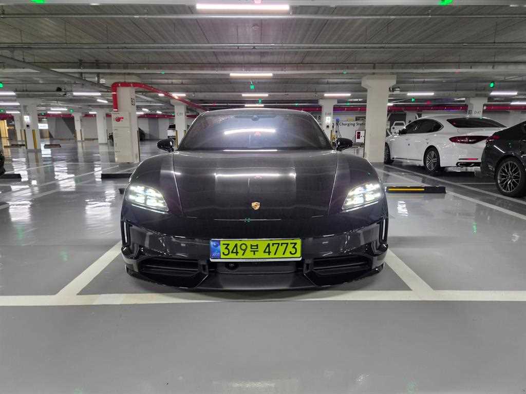 Porsche Taycan 2026 — Zona Franca Iquique