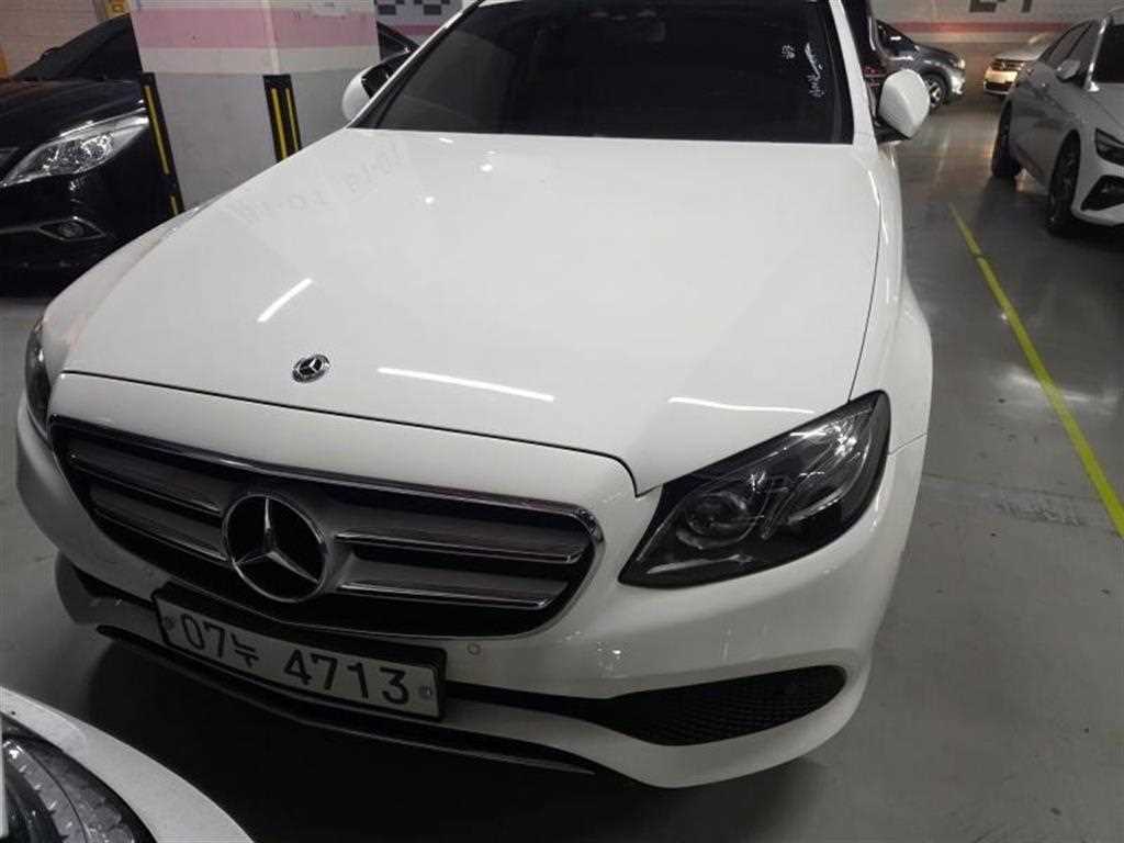 Mercedes Benz E class 2019 — Zona Franca Iquique