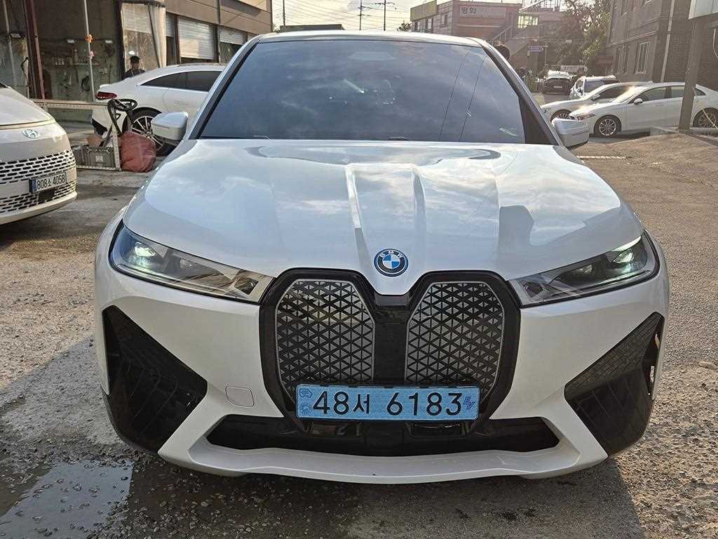 BMW iX