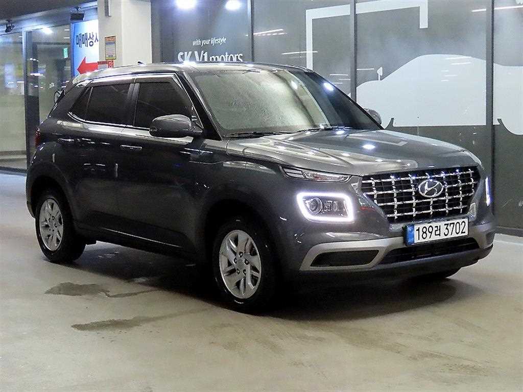 HYUNDAI Venue